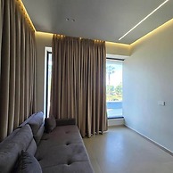Suites By Jordan's Hotel