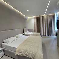 Suites By Jordan's Hotel