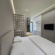 Suites By Jordan's Hotel
