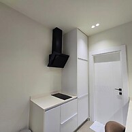 Suites By Jordan's Hotel