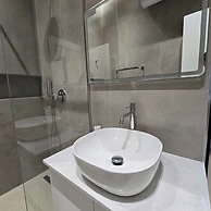 Suites By Jordan's Hotel