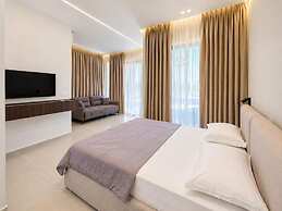 Suites By Jordan's Hotel