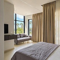 Suites By Jordan's Hotel