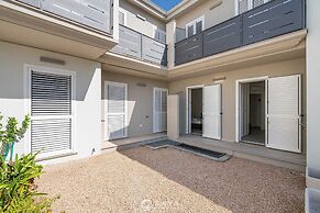 Modern 2BR Retreat in Pula - Bright Quiet