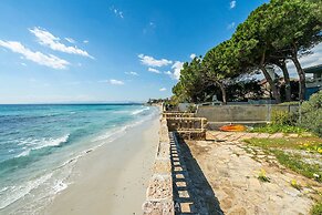 Seaside Villa Apartment With Beach Access