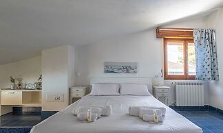 Seaside Villa Apartment With Beach Access