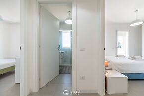 Modern Bright 2BR Retreat With Balcony