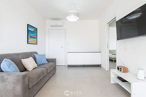 Modern Bright 2BR Retreat With Balcony