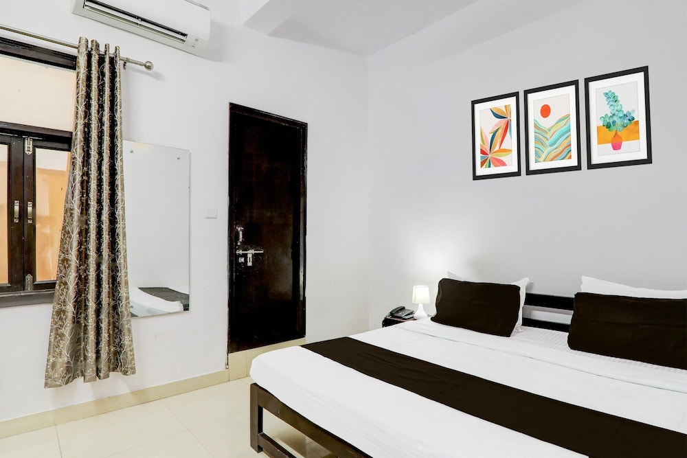 Saver Double Hotel Parijat