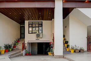 Saver Double Hotel Parijat