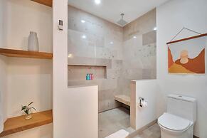 Stunning & Beautiful House With Private Pool