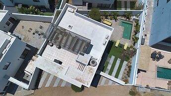 Stunning & Beautiful House With Private Pool