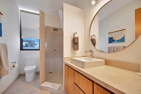 Stunning & Beautiful House With Private Pool