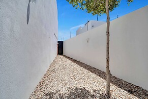 Stunning & Beautiful House With Private Pool