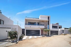 Stunning & Beautiful House With Private Pool