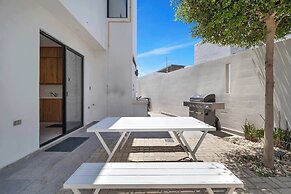 Stunning & Beautiful House With Private Pool