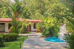 Stunning Suite 104 Walking Distance to the Beach