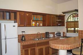 Stunning Suite 104 Walking Distance to the Beach