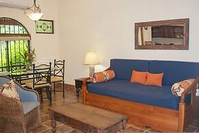 Stunning Suite 104 Walking Distance to the Beach