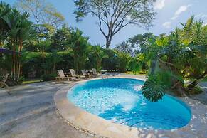 Stunning Suite 104 Walking Distance to the Beach
