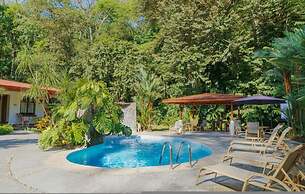 Stunning Suite 104 Walking Distance to the Beach