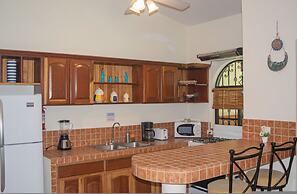 Stunning Suite 104 Walking Distance to the Beach