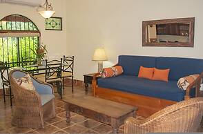 Stunning Suite 104 Walking Distance to the Beach