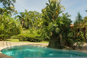 Stunning Suite 104 Walking Distance to the Beach