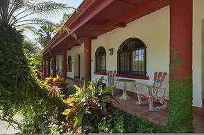 Stunning Suite 104 Walking Distance to the Beach
