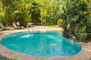 Stunning Suite 104 Walking Distance to the Beach