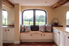 Stunning Five BD Home Near Tewkesbury