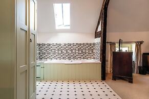Stunning Five BD Home Near Tewkesbury