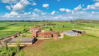 Stunning Five BD Home Near Tewkesbury