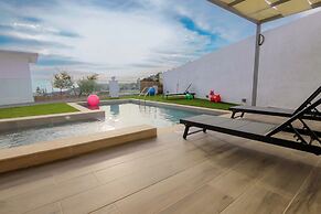 Thea Villa