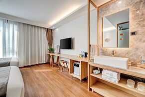 Happy Dragon Saga Hotel