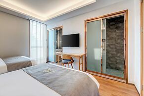 Happy Dragon Saga Hotel