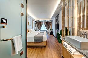 Happy Dragon Saga Hotel