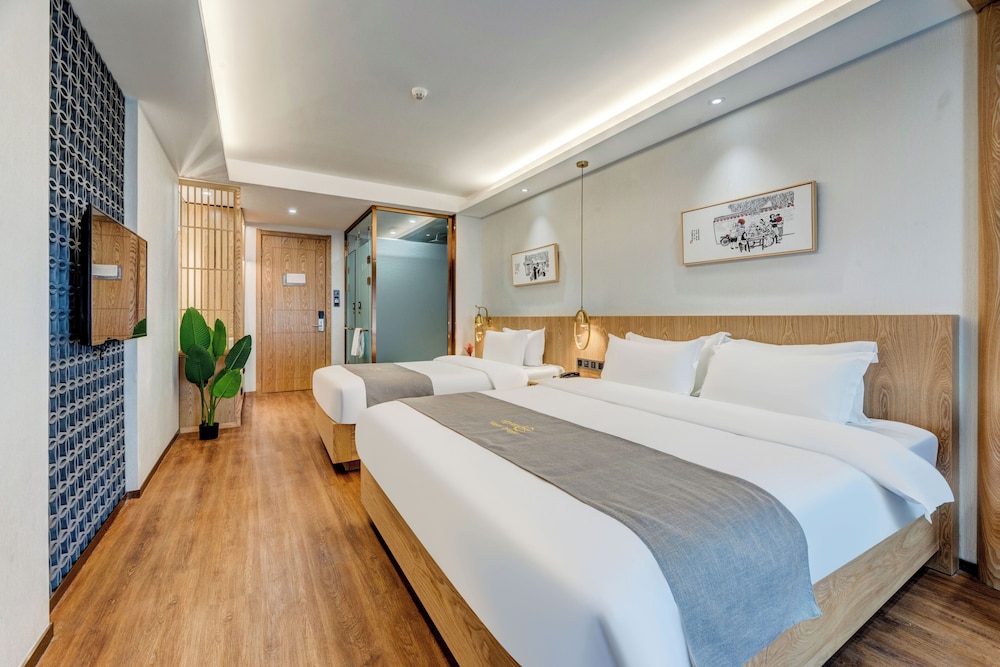 Happy Dragon Saga Hotel