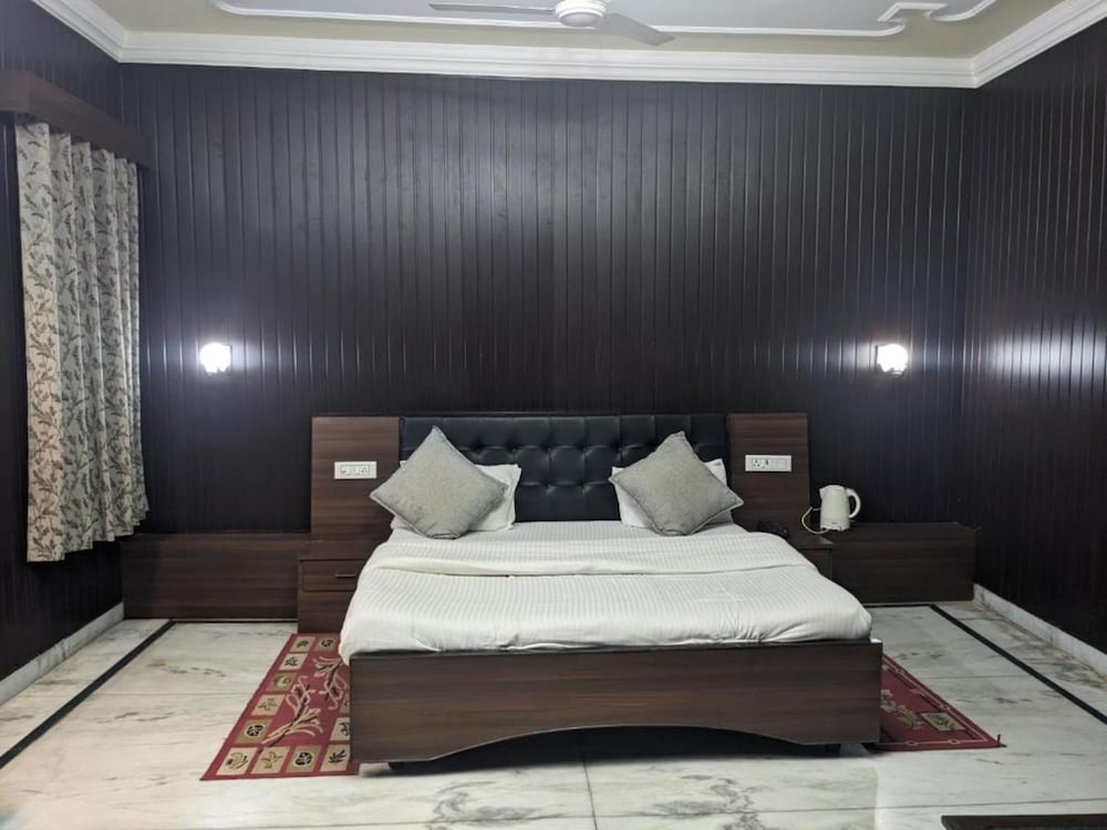 Hotel Satkar Palace Moradabad