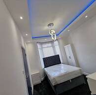 Denhomes Luxury Flat