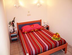 Sunlit Duplex Maisonette Near the Beach