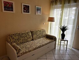 Sunlit Duplex Maisonette Near the Beach