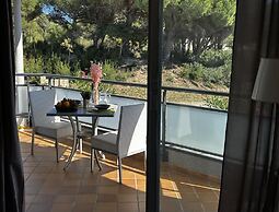 Sunlit Duplex Maisonette Near the Beach
