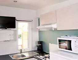 Compact Beachside Family Home for 4