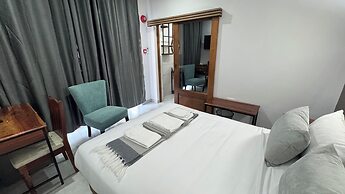 Raintree Hotel
