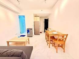 Sky N Sea Suites Malate Sea & City View
