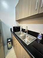 Sky N Sea Suites Malate Sea & City View