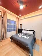 Sky N Sea Suites Malate Sea & City View
