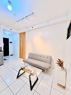 Sky N Sea Suites Malate Sea & City View