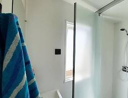 Comfortable Coastal Stay for 4